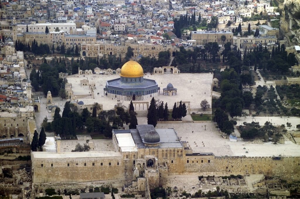 Česká společnost přátel Izraele temple-mount-aerial-view-1100x731-1024x680 Palestinians Return to Temple Mount HonestReporting.com  