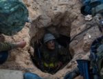 Česká společnost přátel Izraele Izraelský-voják-prozkoumává-palestinský-tunel-150x115 Izraelští vojáci odhalili tajný tunel. Pak ho vyhodili do povětří. Izraelská politika Zpravodajství  