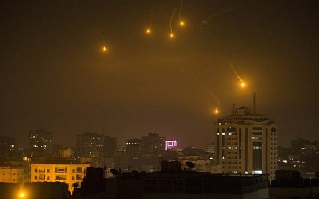 Česká společnost přátel Izraele 000_LG8T1-640x400 Iron Dome shoots down Gaza rocket shot toward Ashkelon Timesofisrael.com  