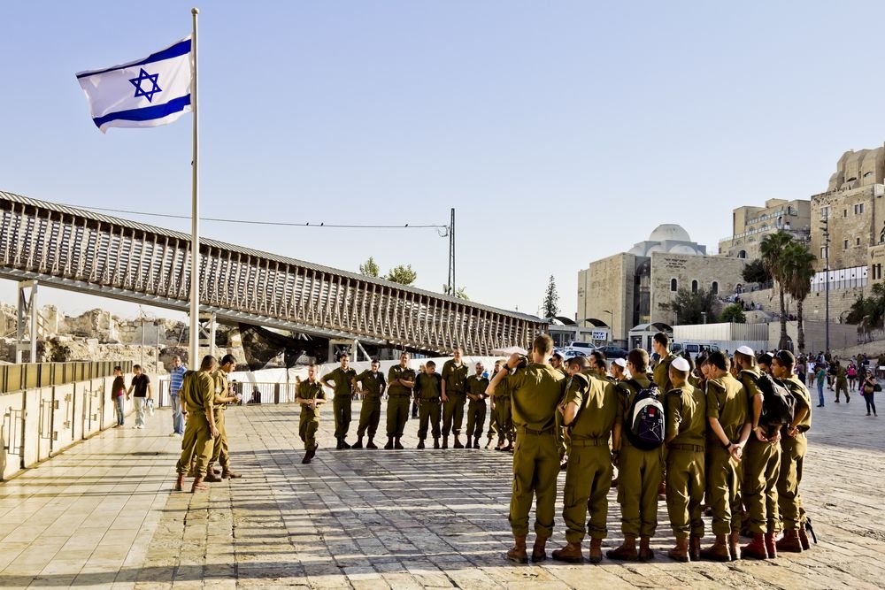 Česká společnost přátel Izraele Mladí-vojáci-Izraele Izrael zmírnil podmínky pro nošení zbraní Izraelská politika Novinky  