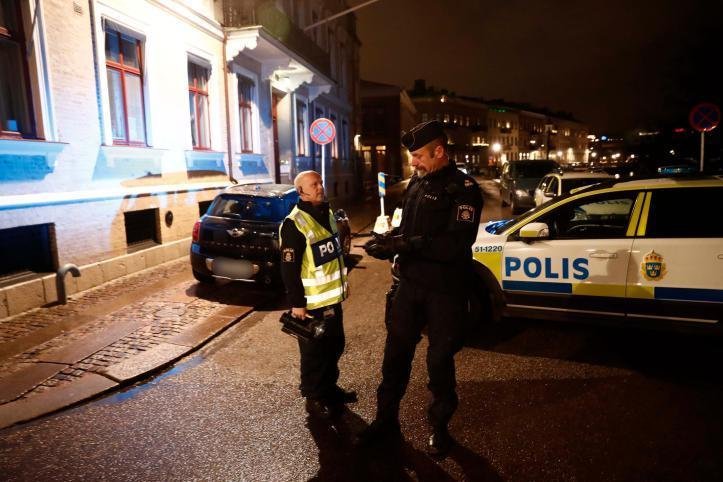 Česká společnost přátel Izraele masked-muslim-terrorists-threw-firebombs-at-sweden-synagogue-5 Švédský soud: Možný zájem Izraele o teroristu je oprávněným důvodem pro jeho politický azyl Novinky Svět  