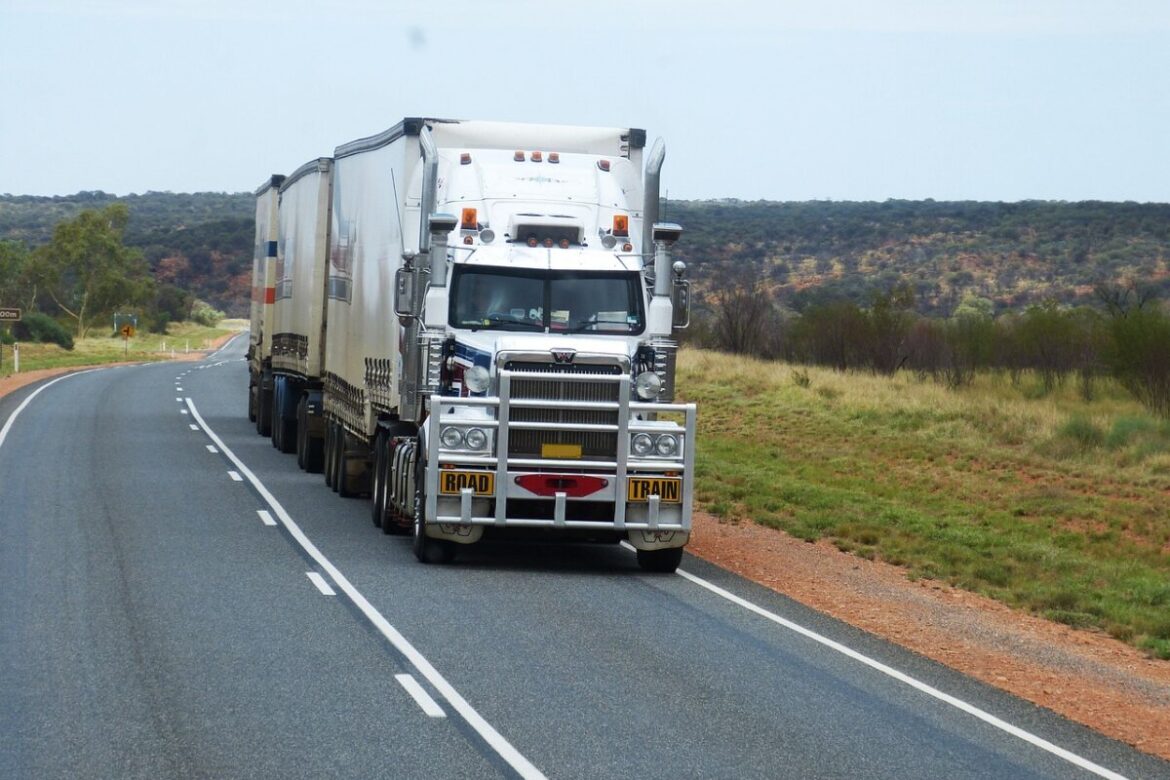 Česká společnost přátel Izraele semi-trailer-534577_1280-1170x780 Herzog: Nebýt „naprostého selhání“ OSN, mohlo do Gazy proudit třikrát více pomoci Izrael a svět  