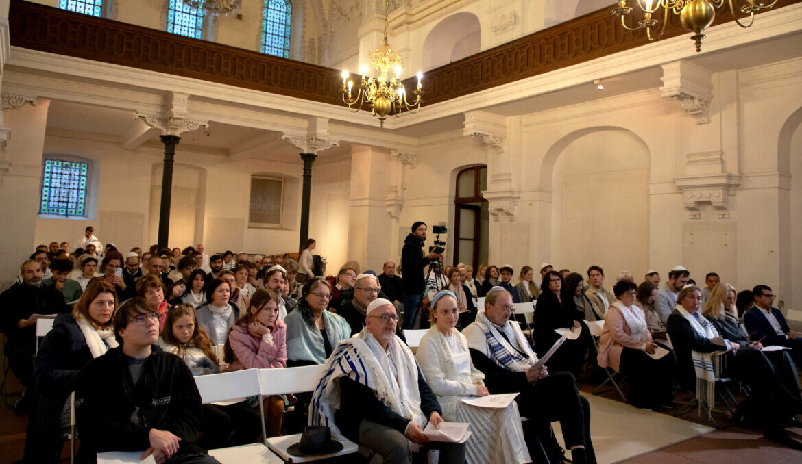 Česká společnost přátel Izraele 25-1170x678 V historické pražské synagoze se konala první jomkipurská bohoslužba od holocaustu Kultura Víra  